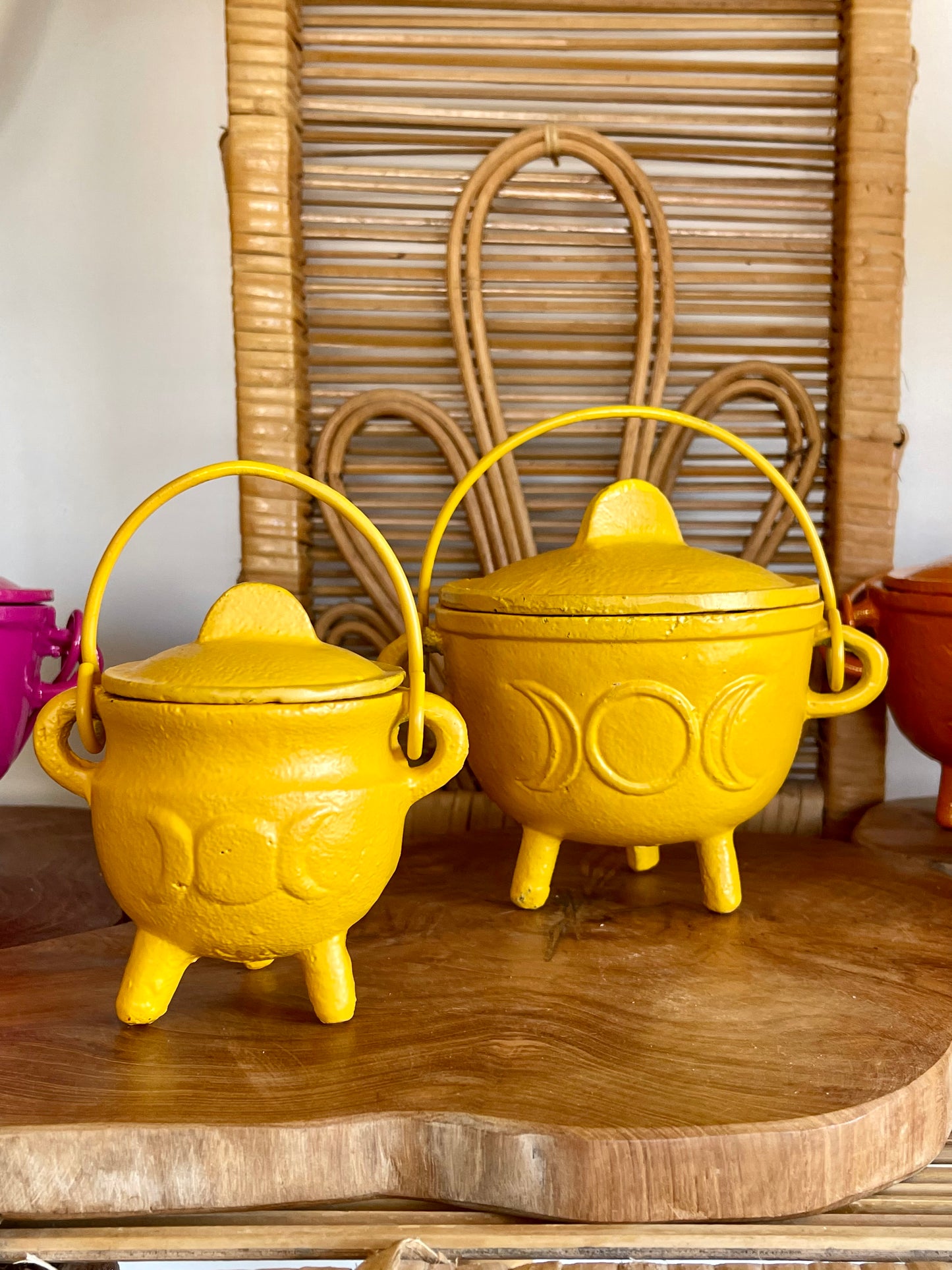 Cast Iron Cauldron Triple Moon With Lid Yellow