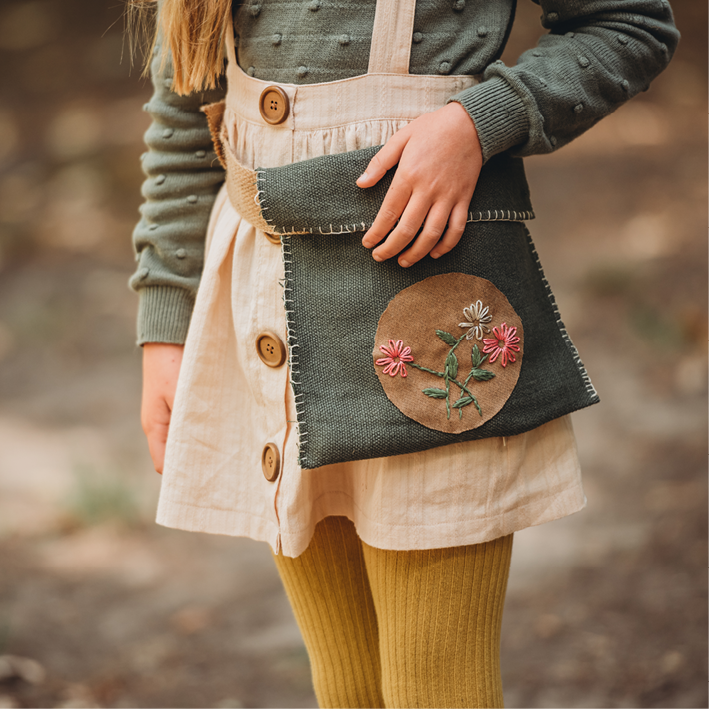 Wild Projects for Families- Book 4 Of the Nature Craft Series